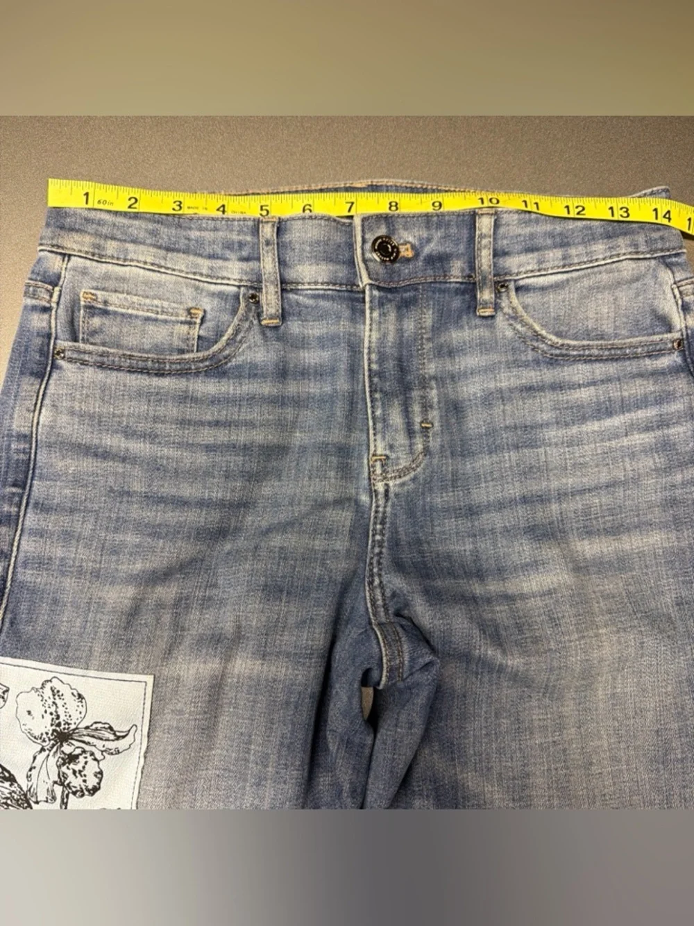 WHITE HOUSE BLACK MARKET FloralPatches Girlfriend Skinny Jeans Sz 2 28x28 RawHem